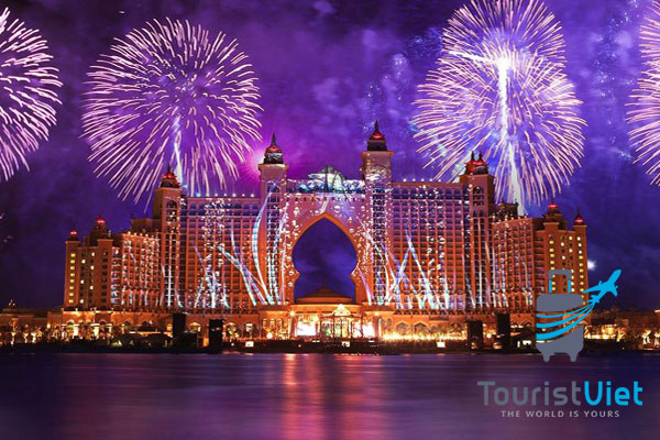 Đón Năm Mới Tại Vương Quốc Giàu Nhất Thế Giới / Dubai